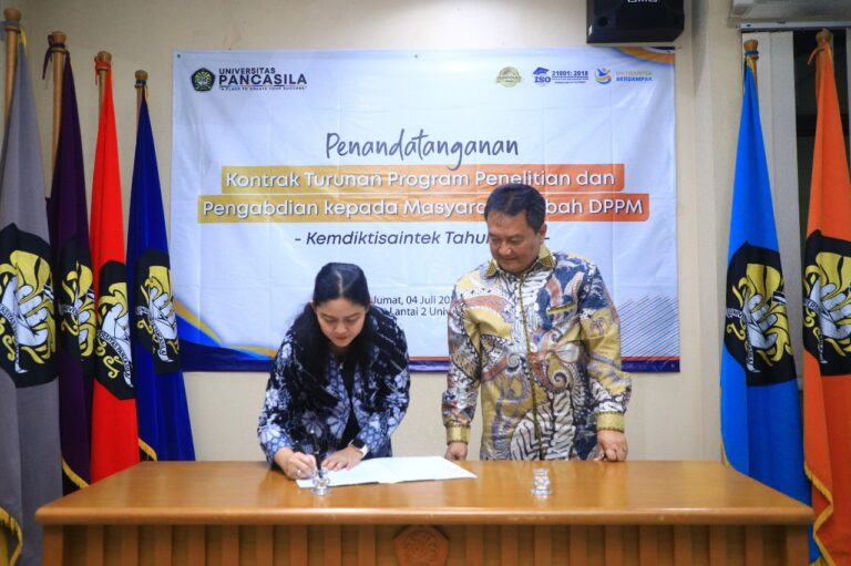 Penandatanganan kontrak penelitian dan pengabdian